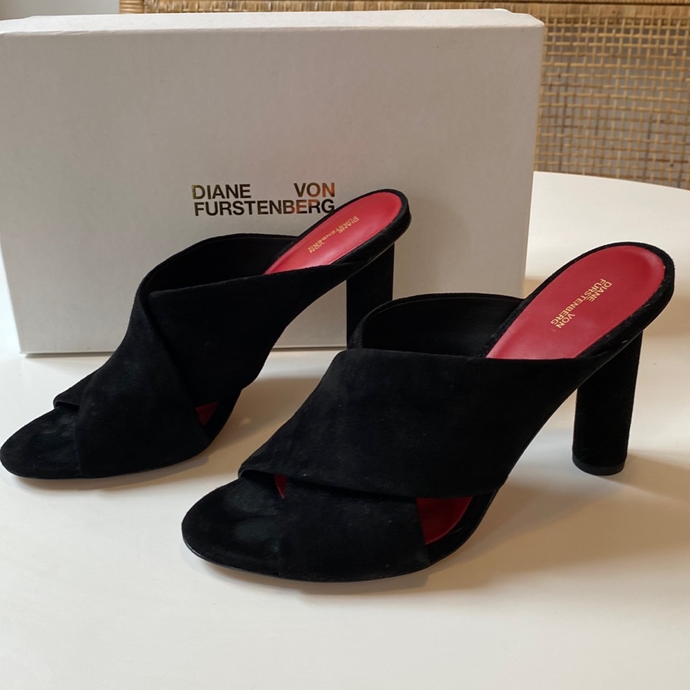 Diane Con Furstenberg Emily Black Suede heels - Brand New!